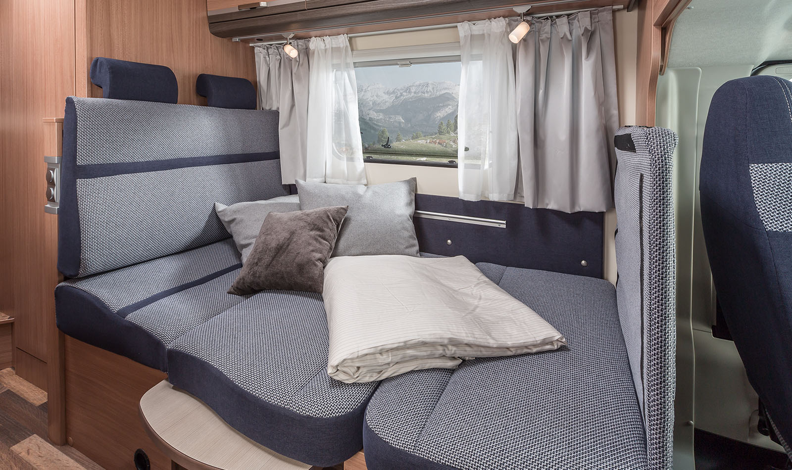 Knaus 9 DG Superlight - Wohnmobilvermietung auf Sardinien Knaus 9 DG Superlight - Wohnmobilvermietung auf Sardinien